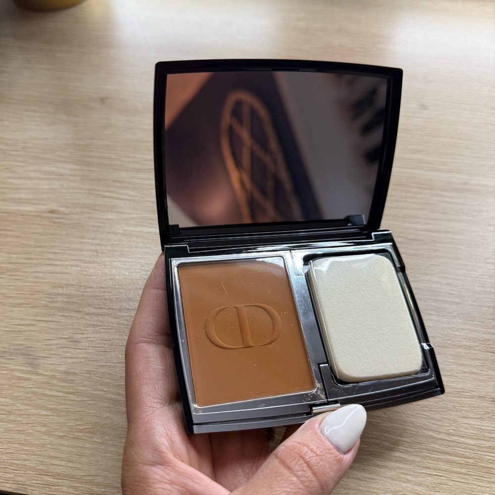 Dior Forever Natural Velvet Powder Foundation in
6N Neutral